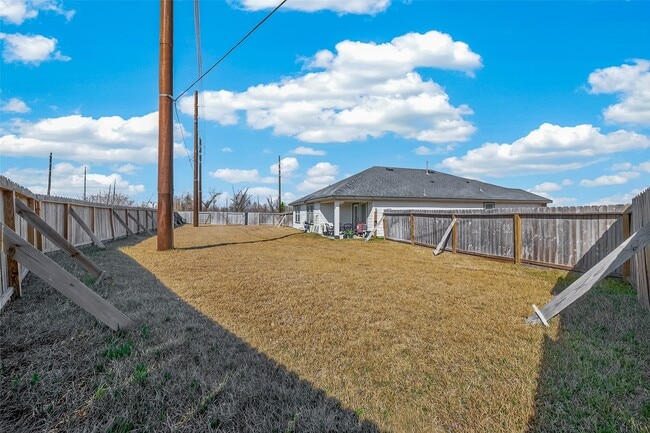 Building Photo - 1102 Rayburn Dr