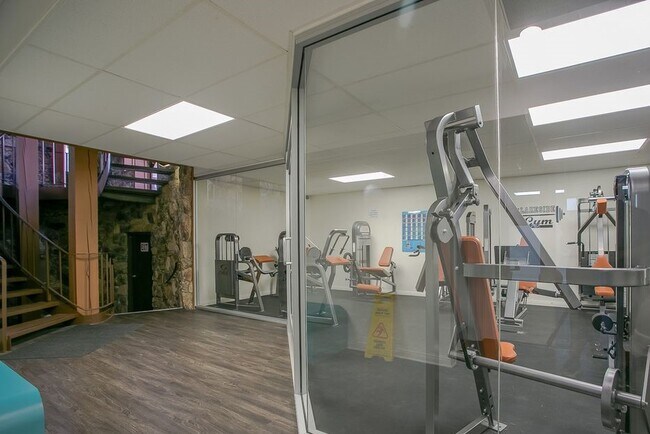 Gym Machine Space - 3106 Summertime Ln