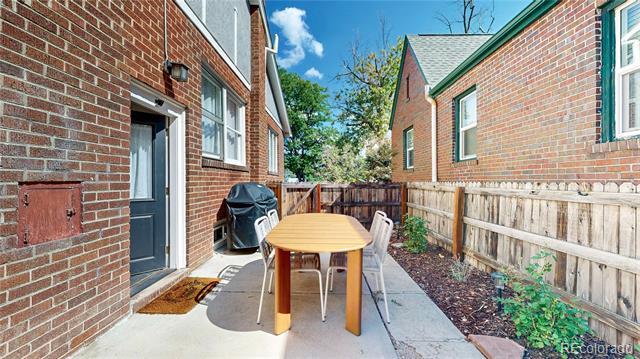 Building Photo - 1325 Dahlia St