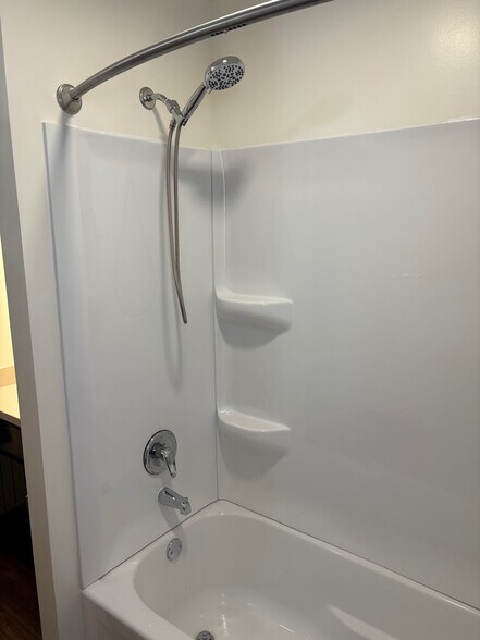 New Tub & Surround - 309 Olsen St