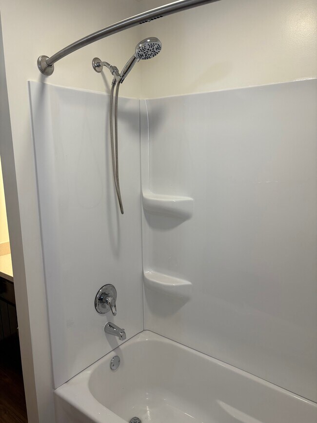 New Tub & Surround - 309 Olsen St