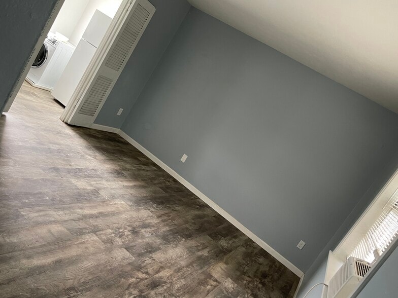 Building Photo - 35 N Idlewild St