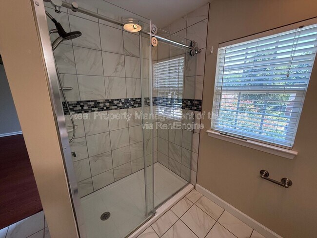 Building Photo - 3930 Fountain Village Cir