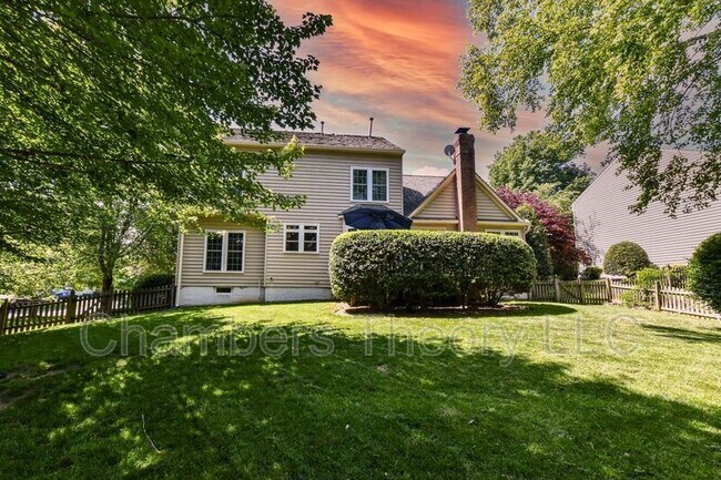 Building Photo - 641 Meade Dr SW