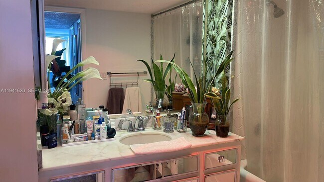 Building Photo - 4020 Galt Ocean Dr