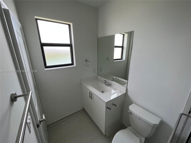 Building Photo - 9960 SW 228th Ln