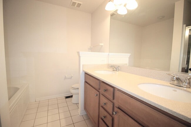 Building Photo - 365 Bradbury Ln