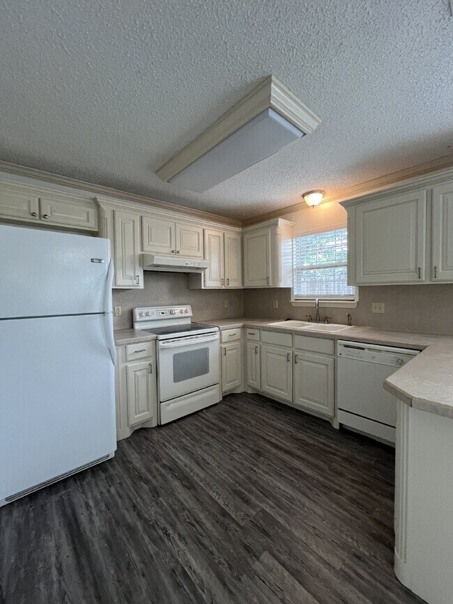 Building Photo - Beautiful, Remodeled Home