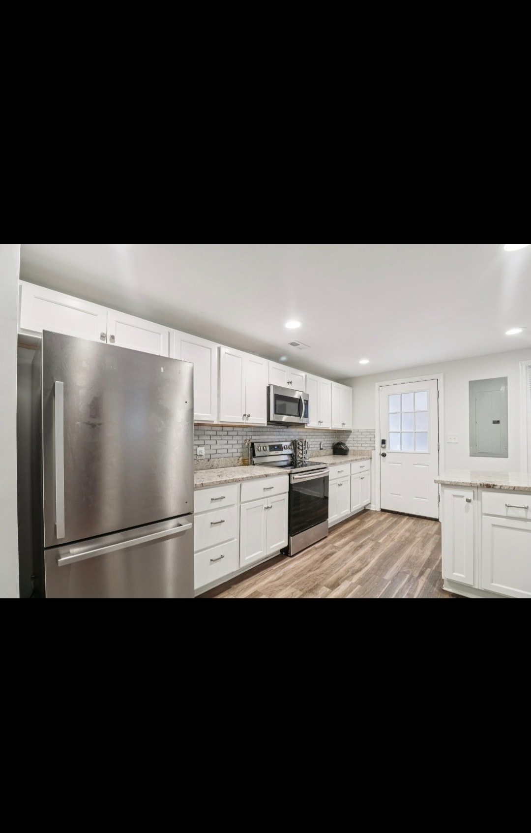 Building Photo - 1605 Airport Ln