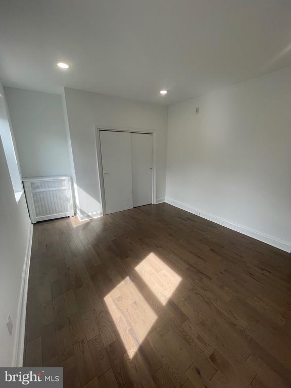 Building Photo - 2501 E Somerset St