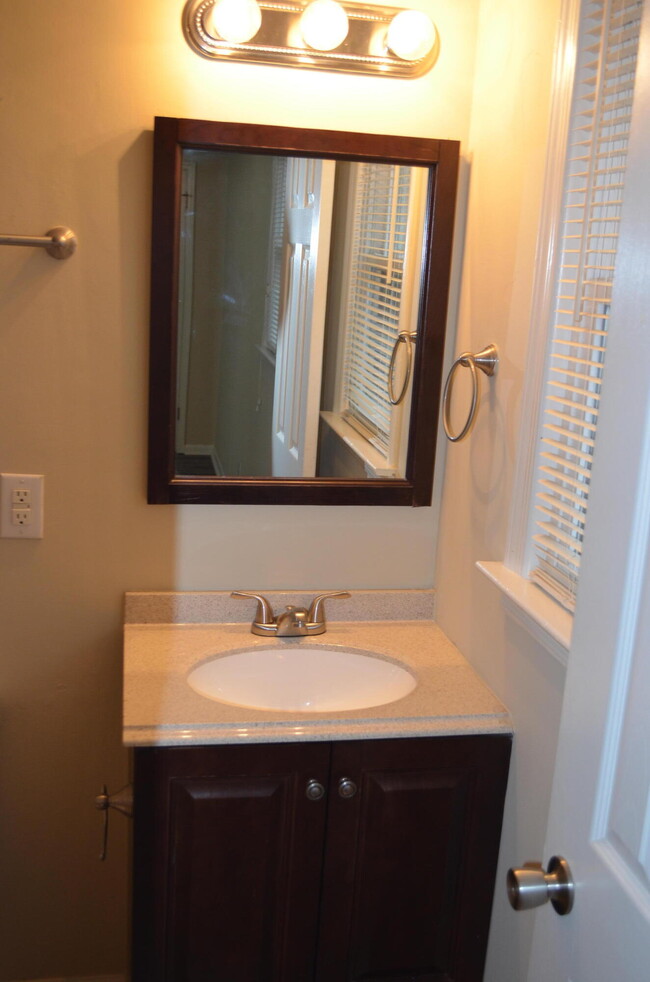 Building Photo - 221 Merrymont Dr