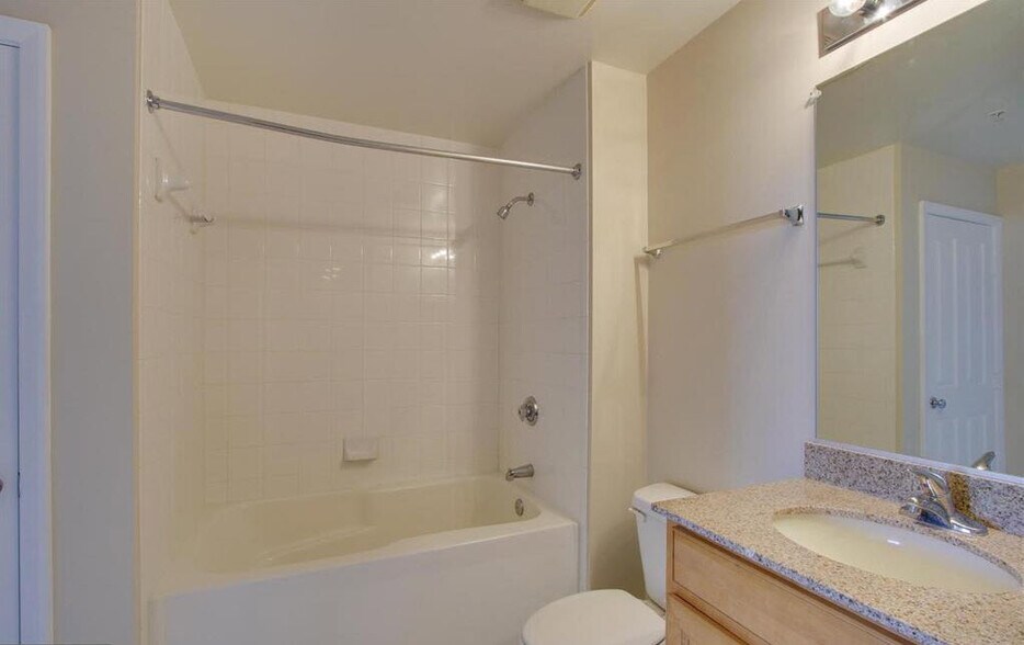 Building Photo - 414 Water St