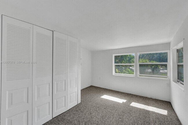 Building Photo - 310 N Ocean Breeze