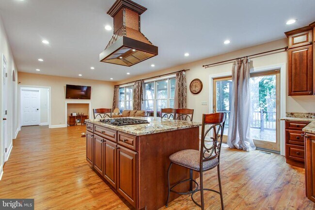 Building Photo - 43840 Bardmore Way