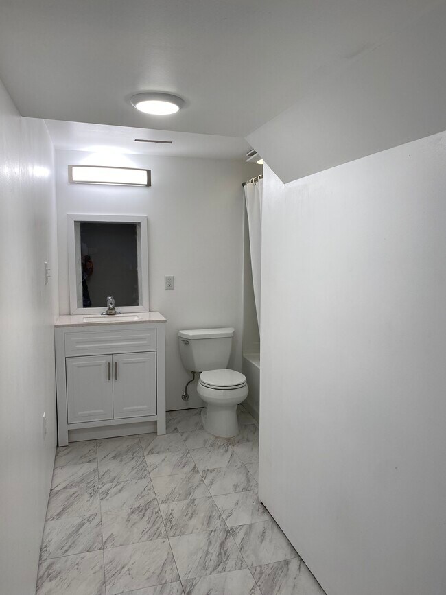 Building Photo - 510 E King St