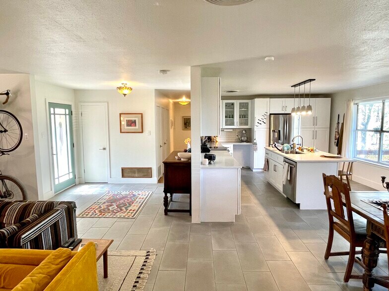 Common Spaces - 800 Dale Dr