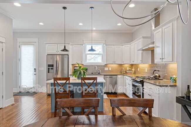 Building Photo - 980 Malquin Dr