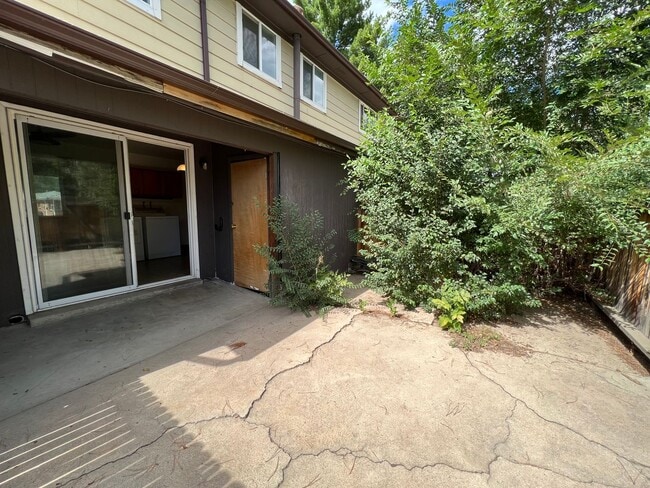Building Photo - 4560 Everett Ct
