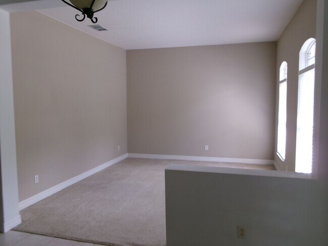 Building Photo - 12415 Lake Valley Dr
