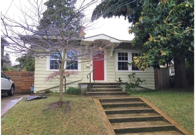 Primary Photo - Classic 1922 Alameda Home with Beautiful A...