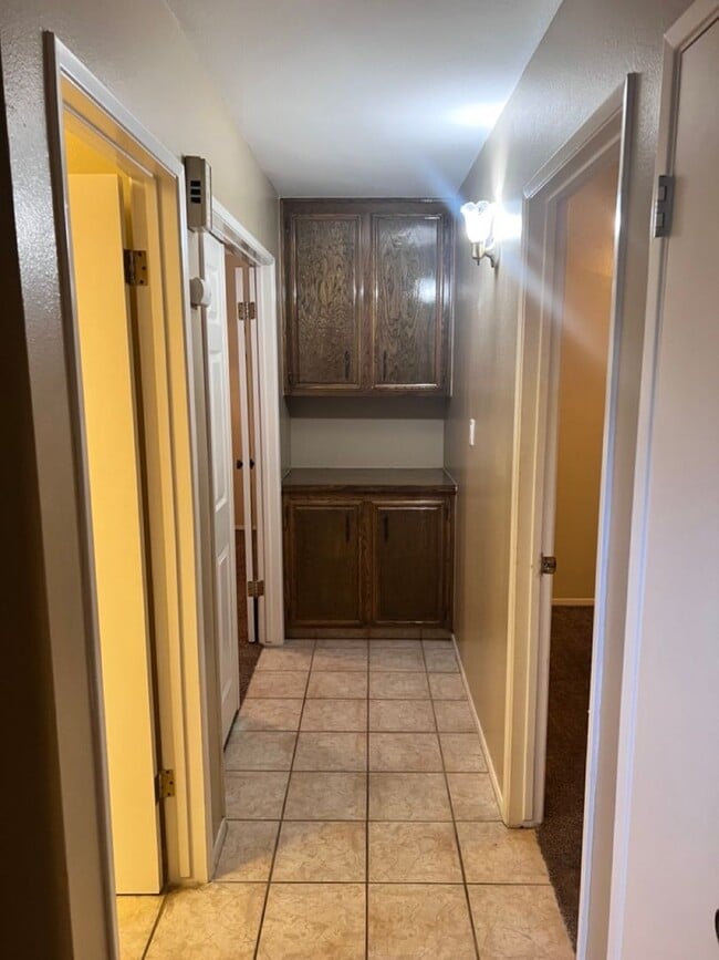 Building Photo - 2 Bed Condo w/Garage!