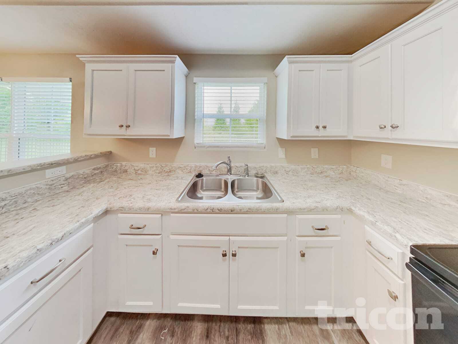 Building Photo - 1615 Sunray Dr