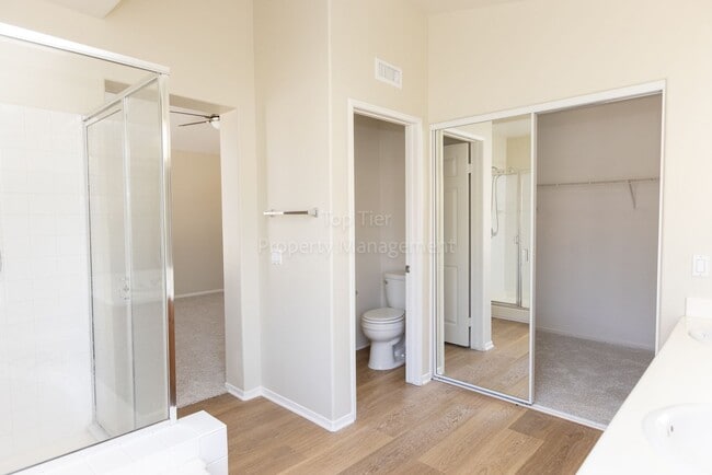 Building Photo - Beautiful home in Sunset Glen with 4 bedrooms 2.5 bath, 1726 Sq Ft available NOW