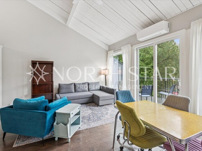 Building Photo - Mt. Park Condo with High Ceilings