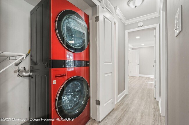 Building Photo - 7 Tulip Ln