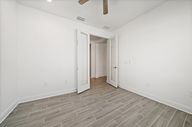 Building Photo - 2325 Blue Mahoe Ln