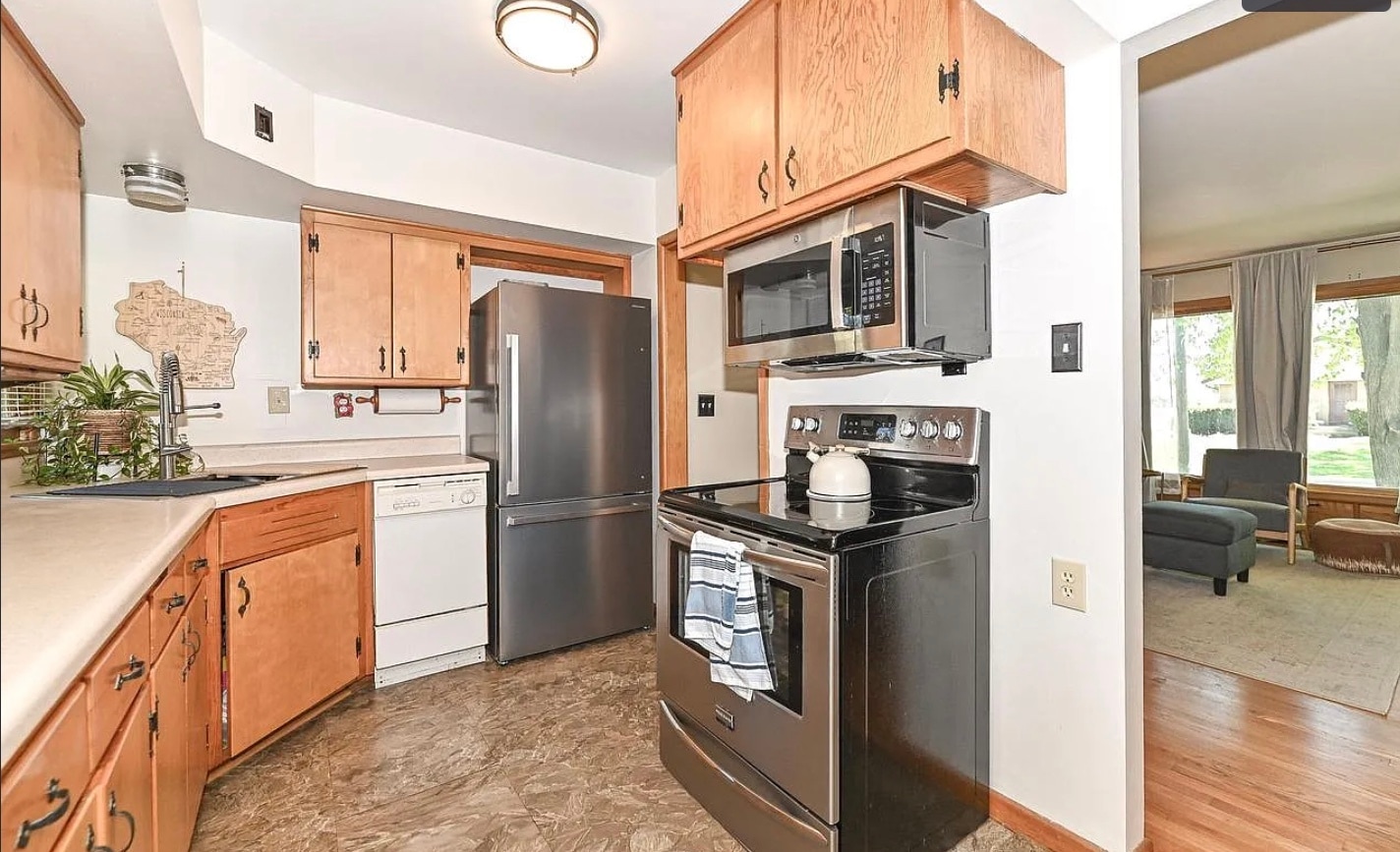 Building Photo - 541 N 109th St