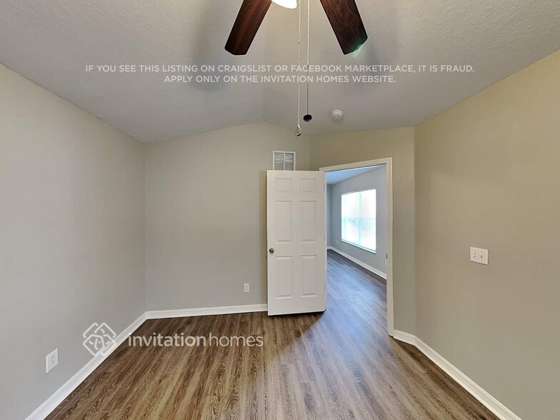Building Photo - 10303 Lakeside Vista Dr