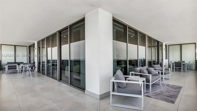 Building Photo - 5875 Collins Ave