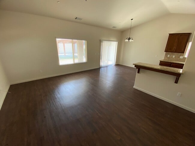 Building Photo - Lovely Home for rent in Visalia,Ca