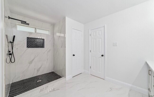 Building Photo - 13106 Crescent Manor Ln