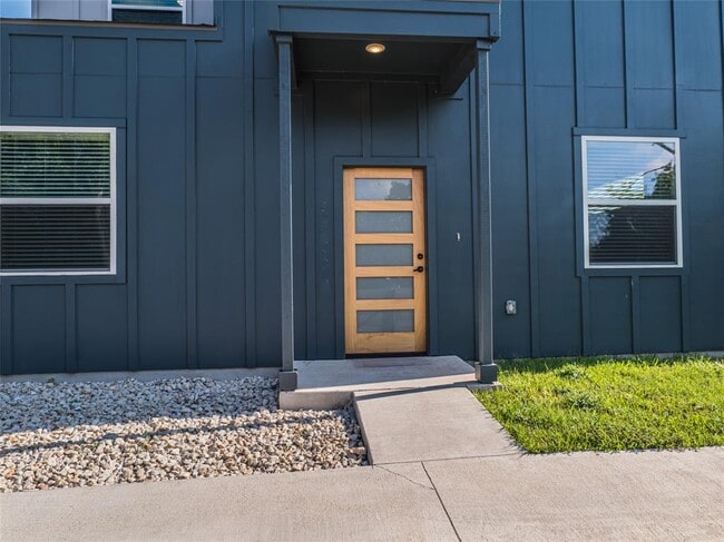 Building Photo - 1004 Wheatley Ave