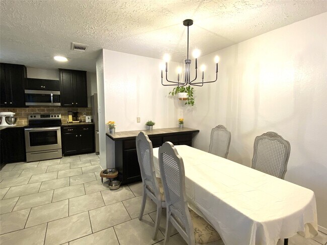 Building Photo - 9810 Shell Rock Rd