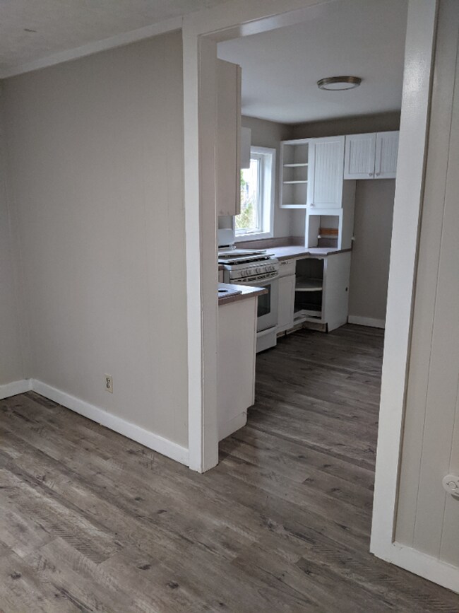 Building Photo - Adorable, Affordable, Available!! Complete...