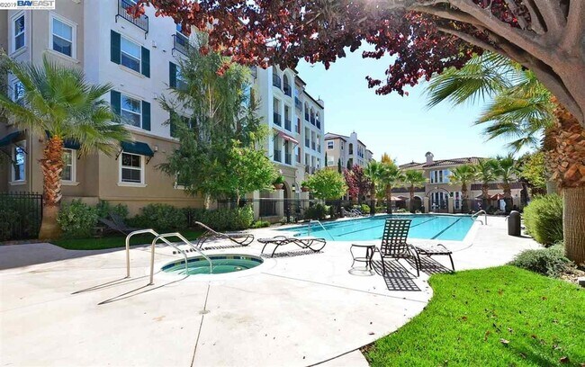 Building Photo - Wonderful Dublin Condo