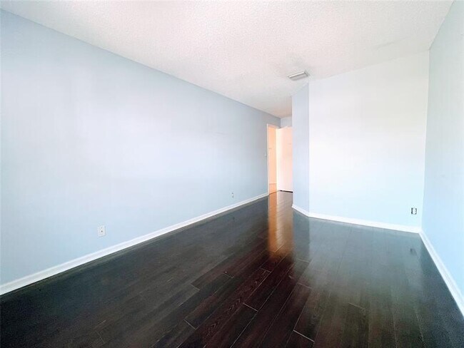 Building Photo - 2032 Discovery Cir E