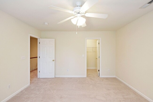 Building Photo - Spacious Melbourne Park Townhome