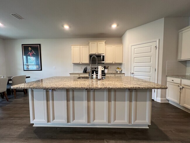 Building Photo - 8026 Burnside Lp