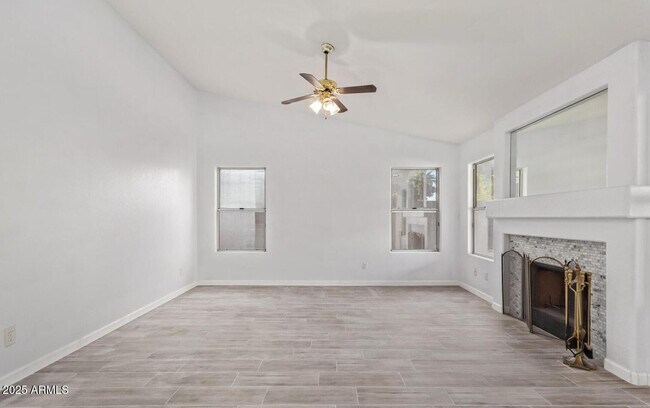 Building Photo - 4758 E Villa Maria Dr