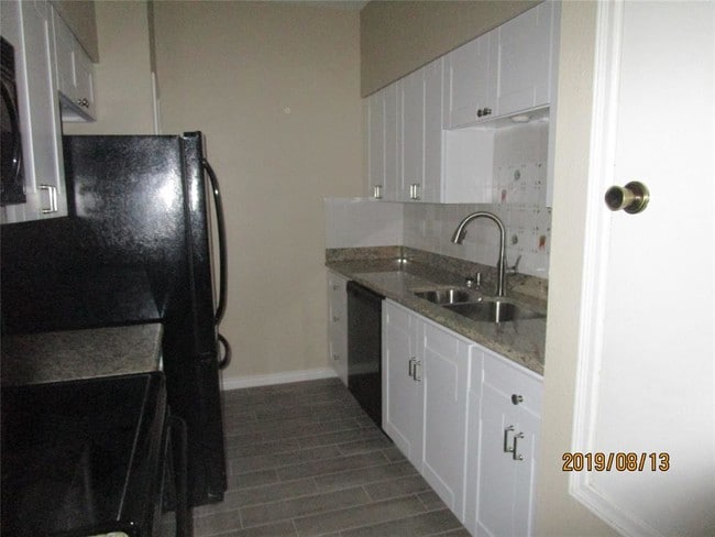 Building Photo - 592 Wilcrest Dr