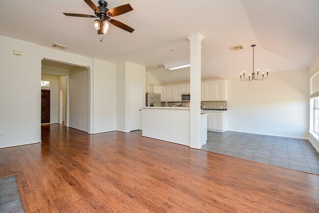Building Photo - 3815 Summerfield Dr
