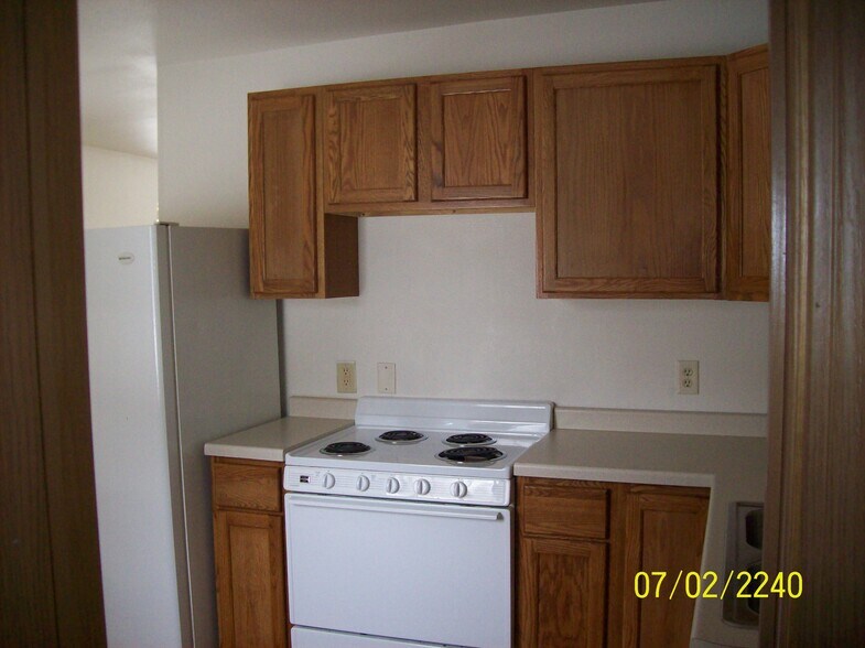 Building Photo - 828 Hobart St