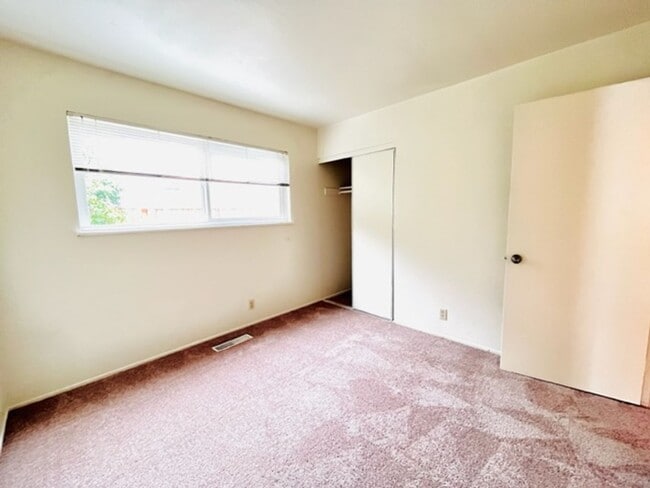 Building Photo - Move-In Ready 4BD/2BA Single Story, Ranch-...