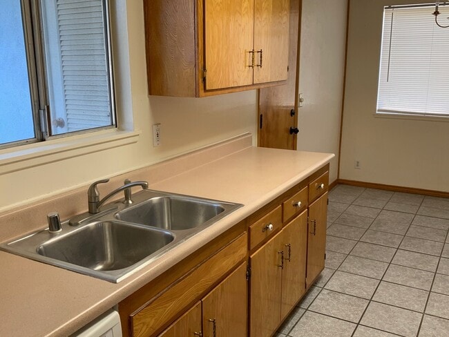 Building Photo - 3 Bedroom Goleta Home