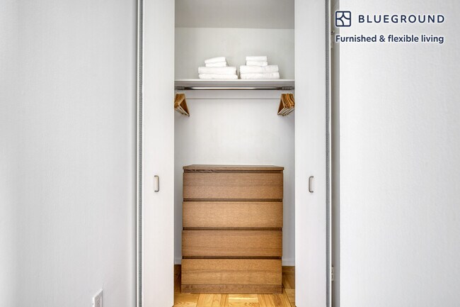 Building Photo - 484 2nd Ave