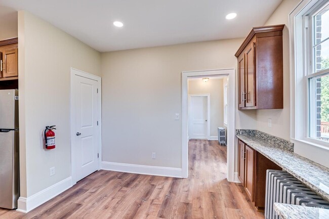 Building Photo - 338 Buckelew Ave